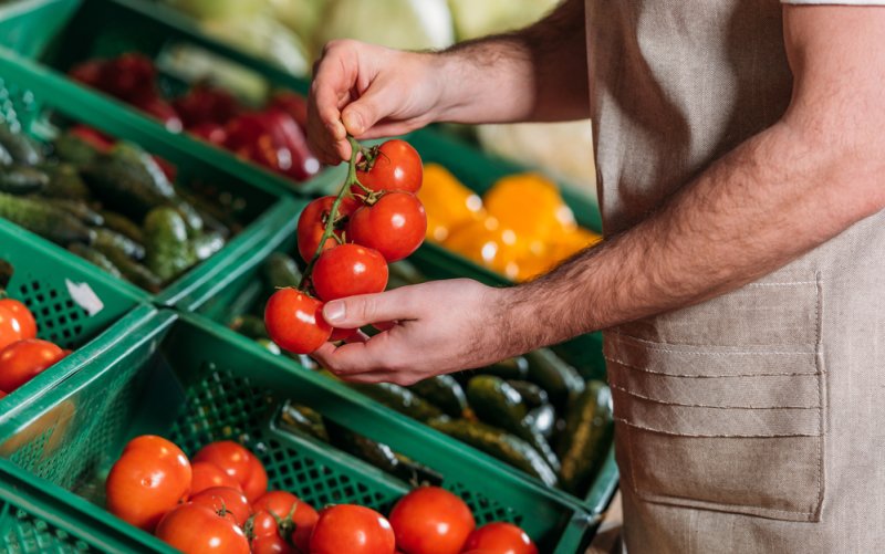 Fructele și legumele de la producătorii înscrişi în cooperative vor ajunge în supermarketuri
