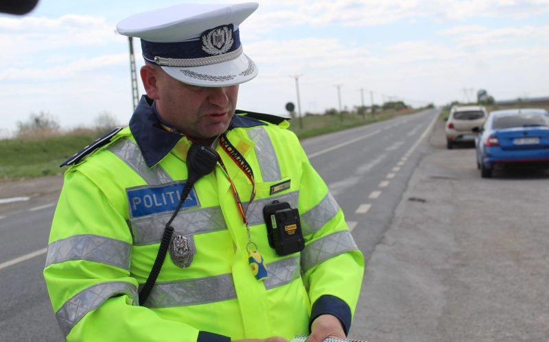 Acțiune de disciplină rutieră a polițiștilor botoșăneni. Peste 140 de șoferi, pietoni și bicicliști amendați și 5 permise reținute