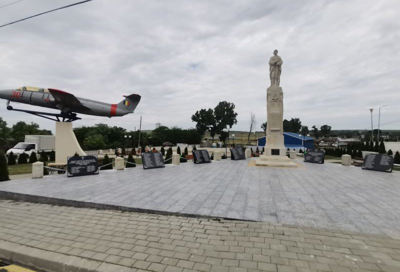 Jandarmii asigură ordinea și siguranța publică la dezvelirea Monumentului dedicat Eroilor, din comuna Hlipiceni