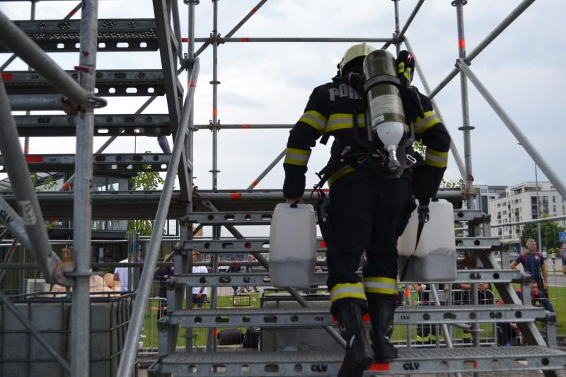 Doi pompieri botoșăneni pe podium la etapa națională a concursului „Cel mai puternic pompier”