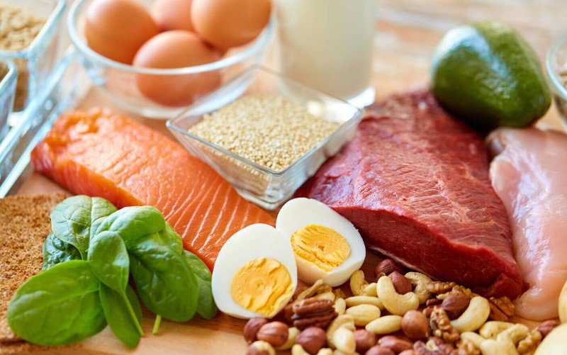 Dieta de viață lungă cuprinde: mai puțină carne roșie și mai multe ouă, nuci și pește
