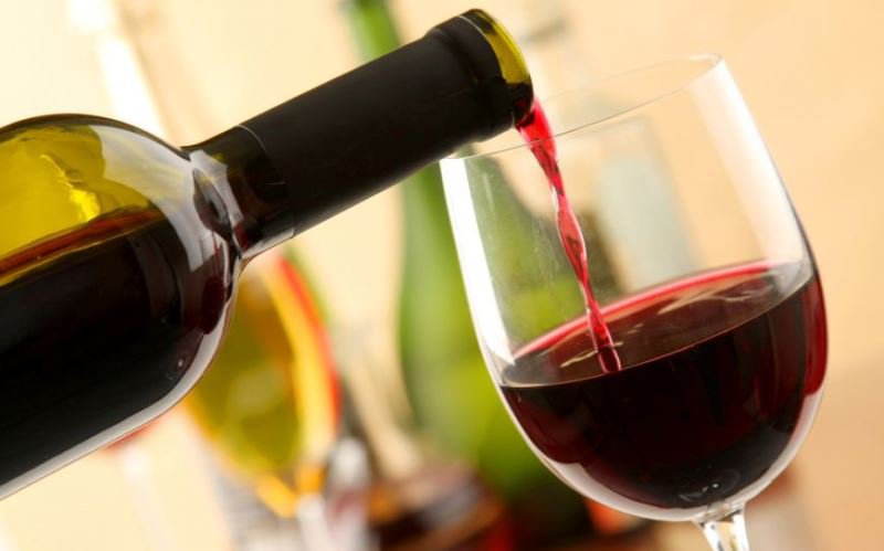 Două pahare de vin înainte de culcare oferă beneficii incredibile