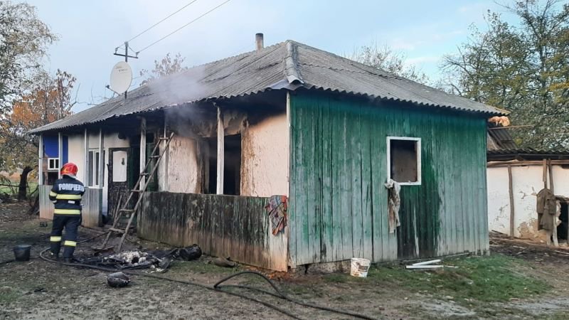 Bărbat din comuna Suharău ajuns la spital cu arsuri pe față și o mână după ce a încercat să aprindă focul cu benzină