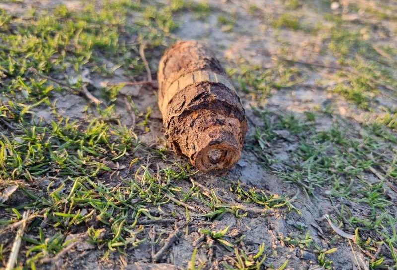 Proiectil găsit în grădină de un bărbat din Baranca. Pirotehnicienii din cadrul ISU Botoșani s-au deplasat la fața locului