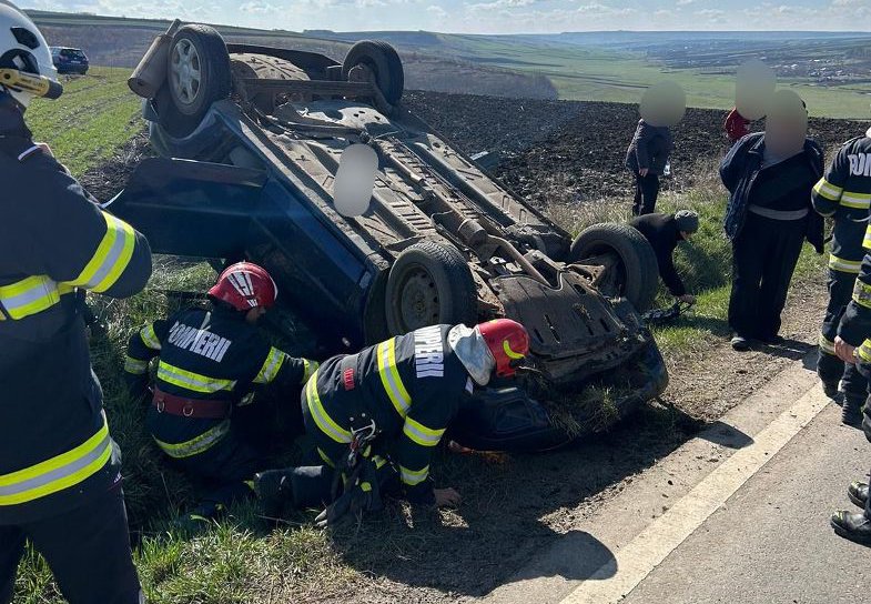 Patru răniţi în urma unui accident cu două autoturisme la Avrămeni - FOTO