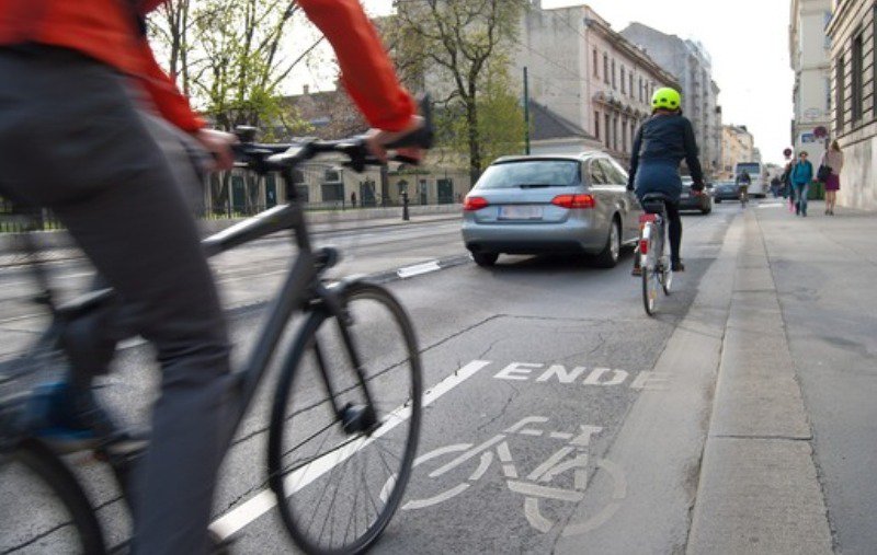 Modificări importante în legislația rutieră privind bicicliștii