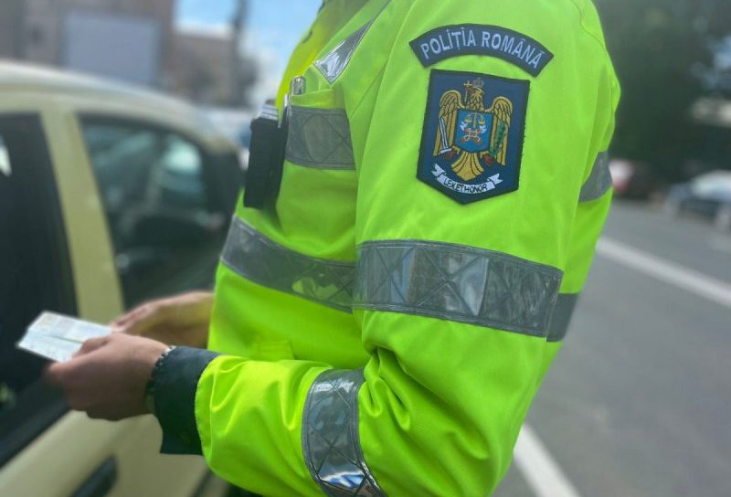 Doi bărbați depistați la volan de polițiștii din Săveni, deși nu dețineau permis de conducere