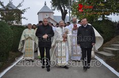 slujba-de-re-sfintire-biserica-trestiana-dorohoi_01_20151018.JPG