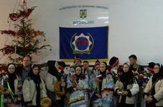 traditiile-de-iarna-pastrate-de-jandarmii-botosaneni-6_20151223.JPG