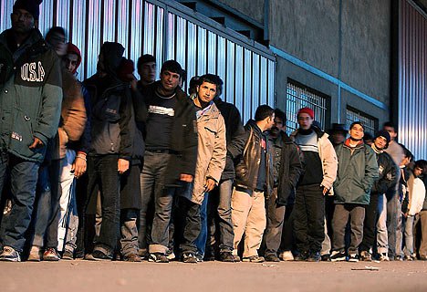 România s-a oferit să găzduiască 200 de imigranţi tunisieni din Italia