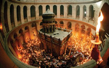 Lumina Sfântă a Învierii ajunge …