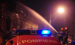 Sărbători Pascale de foc | 30 de pompieri, cu cinci autospeciale cu apă şi spumă au intervenit în zilele de 23 si 24 aprilie