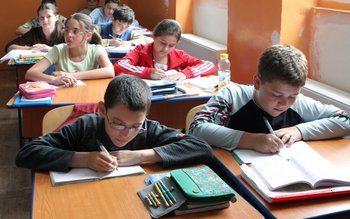 Burse pentru 150 de elevii …