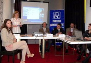 Seminarul „Familia victima tranziţiei” : …