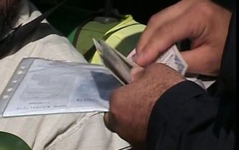 Conducere fără permis şi încredinţarea, …