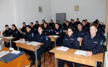 Elevi ai Şcolii Militare de …