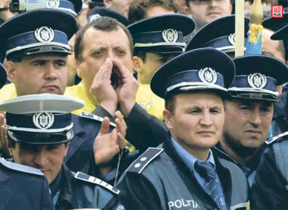 Marți, polițiștii protestează față de disponibilizări