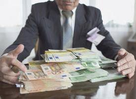 E rentabil sa fii politician …