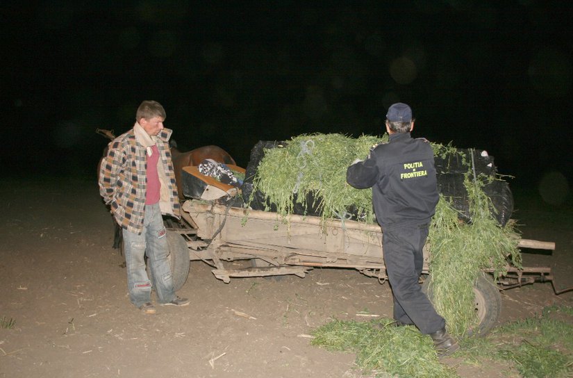 Cei trei contrabandişti de la granița cu R. Moldova au fost arestaţi pentru 29 de zile
