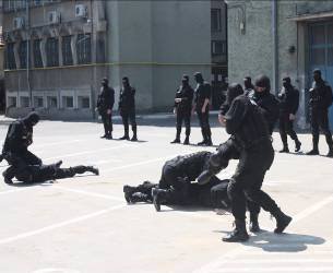 Exerciţiu demonstrativ al poliţiştilor Serviciului de Intervenţie Rapidă al IPJ Botoşani