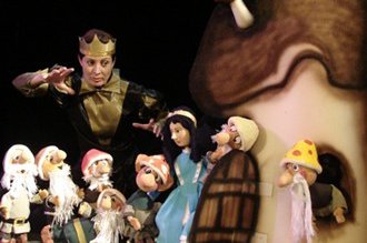 Duminică pe scena Tearului Vasilache …