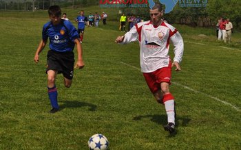 [VIDEO][FOTO] Căldură mare, teren prost, …