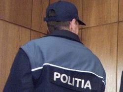 Suspecţi de săvârşirea mai multor furturi, identificaţi şi reţinuţi de poliţişti