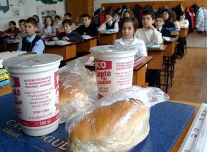 Laptele pentru școli nu se …