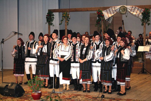 Astăzi pe scena Teatrului Vasilache - Festivalul-Concurs Judeţean ,,CÂNT ŞI JOC MOLDOVENESC”, ediţia a III-a