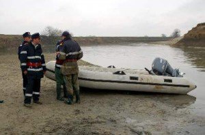 Tânăr dispărut în apele râului Prut căutat de pompieri