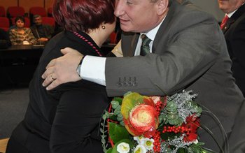 Vezi cu ce averi se …