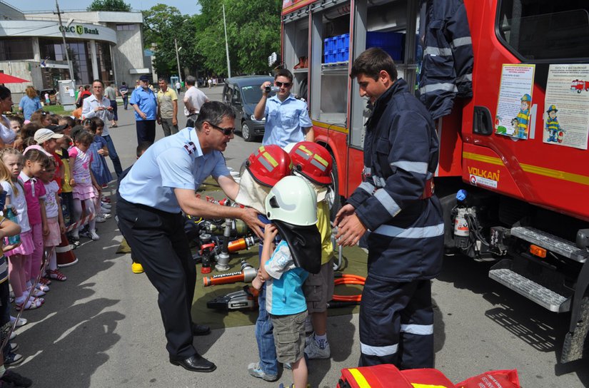 VIDEO | ISU Botoşani: Informare preventivă în cadrul manifestărilor dedicate Zilei Internaţionale a Copilului