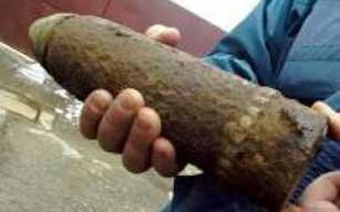 Proiectil descoperit în curtea unui …