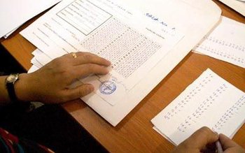 Începând de marţi profesorii se …