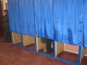 La următoarele alegeri nu vom avea draperii la cabinele de vot