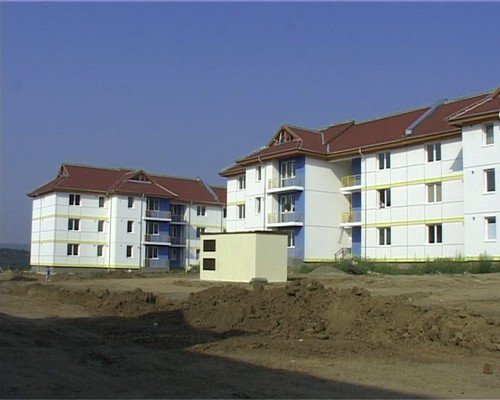 ANL Botoșani | Cei 93 de beneficiarii ai noilor locuinţe primesc repartiţiile