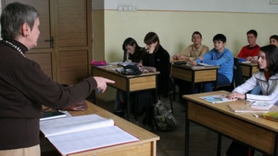 Profesorii din Botosșani au rămas din nou fără bani de salarii şi plata concediilor
