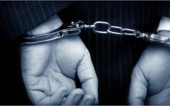 Autor de furturi din societăţi …