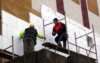 Statul zugrăveşte casele celor cu …