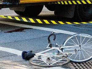  Biciclist accident ușor din cauza neatenției