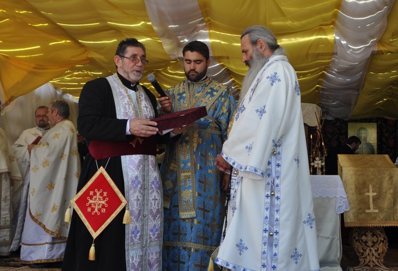 Exclusiv - VIDEO: Părintele paroh Constantin Ciobanu  a primit rangul de iconom stavrofor