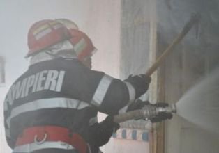 Apartament incendiat de fiul proprietarei