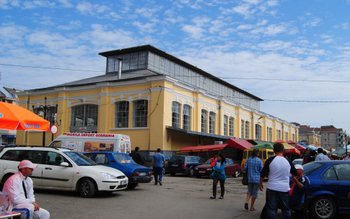 Contrabandă cu țigari în Piaţa …