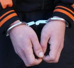 Patru tineri reţinuţi pentru furturi