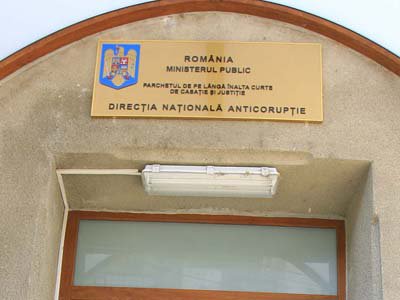 Doi botoşăneni, care deţin o insulă în Mamaia, cercetaţi de DNA pentru afaceri ilegale cu petrol