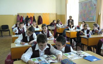Ministerul Educaţiei vrea să împartă …