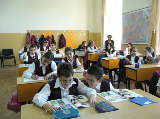 Ministerul Educaţiei vrea să împartă elevii pe categorii: cu rezultate slabe, medii şi foarte bune