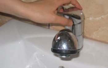 Luna august debutează fără apă: …