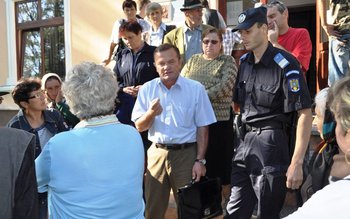 Protest în faţa Primăriei din …