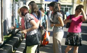 Jumătate din suplinitorii necalificaţi nu …